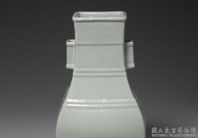 图片[2]-Vase with tubular handles and linear pattern in green glaze, Qing dynasty, Yongzheng reign (1723-1735)-China Archive